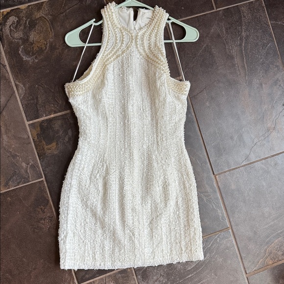 Chic White Halter Wedding Dress - Picture 5 of 8